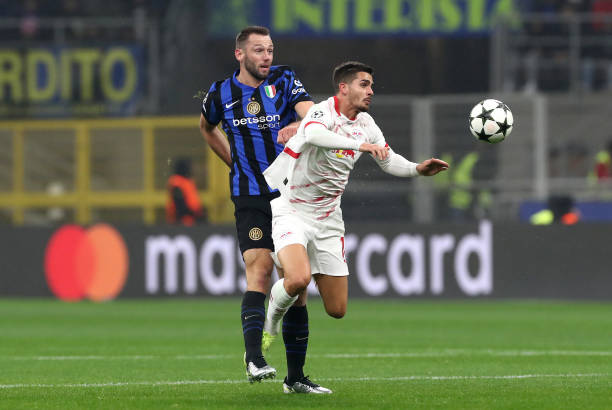 她凭借出色 她凭借出色