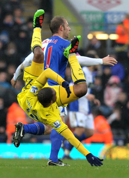 品牌背后的 品牌背后的